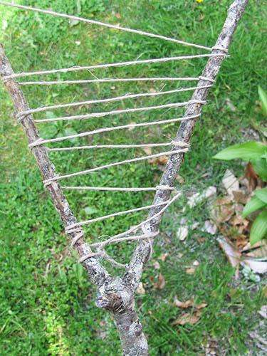 String wrapped in a zigzag pattern between 'Y' shaped stick