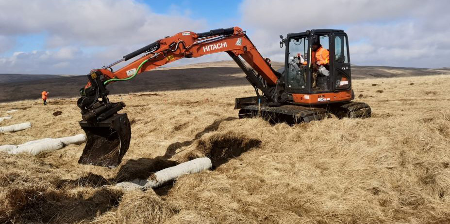 Installation of sheep wool bunds at Ockerton Court