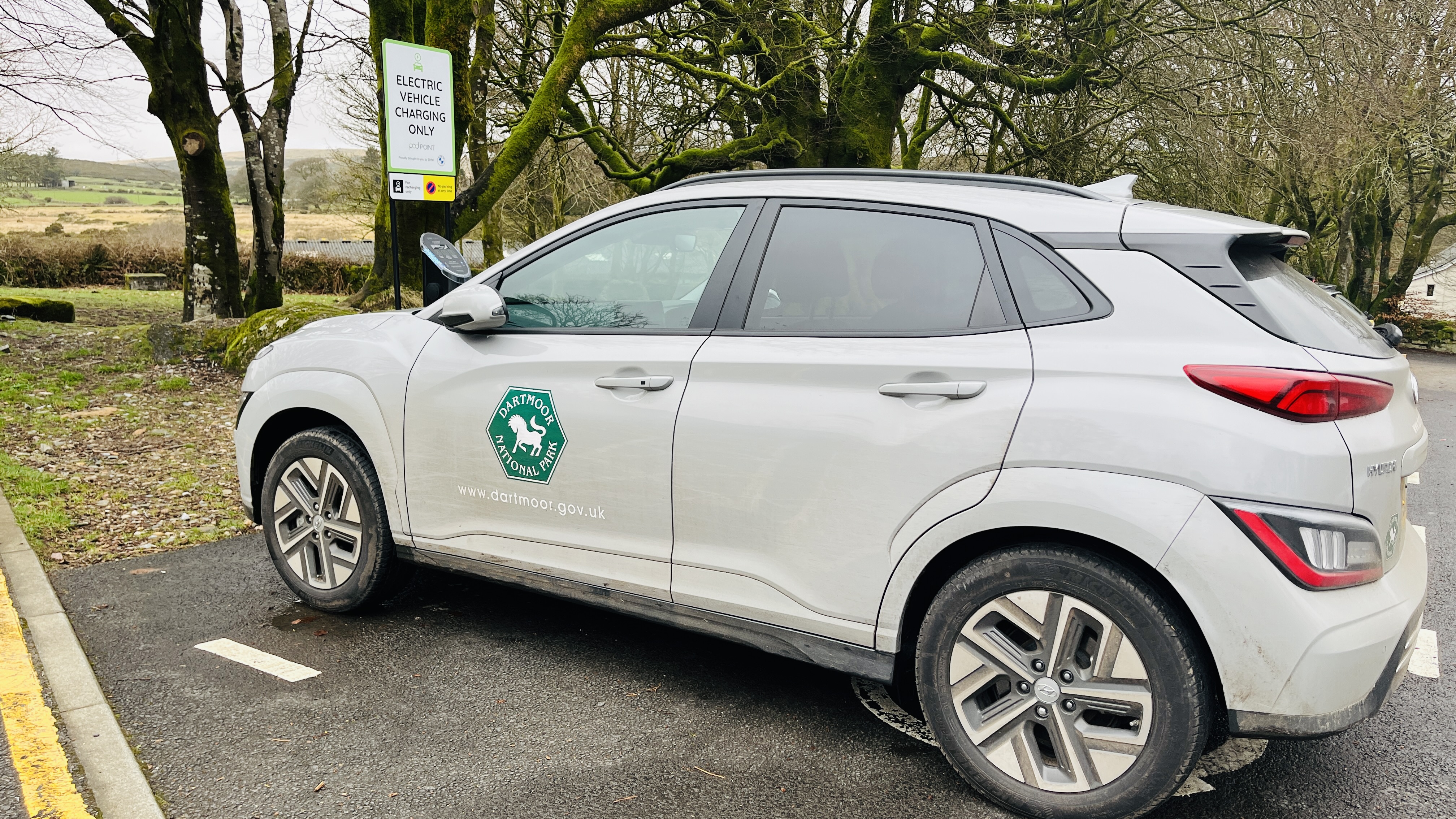 vehicle using electric charge point 